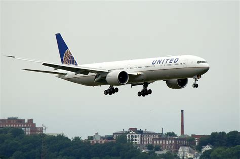 Track United (UA) #758 flight from Denver Intl to J
