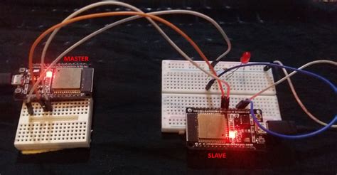 Uart communication between two esp32. 15.  The ESP32 comes with three hardware UAR...