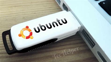 Un live- USB permet, comme un Live CD, de démarrer un système Ubuntu qui n'est pas installé sur le PC. Ce démarrage permet soit de tester Ubuntu, soit de l'installer sur le disque du PC, soit de réparer le système, soit même (live "persistant") d'utiliser Ubuntu comme bureau mobile complet (portable sur n'importe quel PC compatible).. 