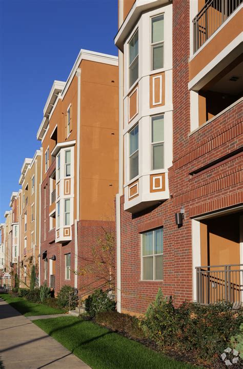 Ucentre. Our apartments near Texas A&M feature amenities that help you succeed personally and academically! You'll love our amenities designed for community: 24-hour ... 