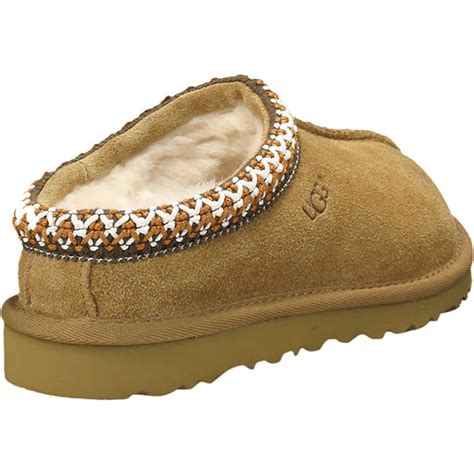 Let your boys breeze through the day in the plush comfort of the UGG Tasman. Constructed with UGGpure wool, these silhouettes naturally wick away moisture and …. 