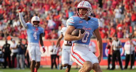 New Mexico makes it 14-0 before UH found pay dirt. Tip drill in the endzone, off the hands of Pofele Ashlock and Steven McBride hauls it in. Hopkins was on fire, he finished the game with a 187.5 .... 