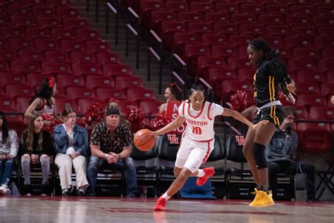Uh vs wichita state basketball. HOUSTON, Texas (KTRK) -- The University of Houston men's basketball team continues to make the argument that it should own the No. 1 overall seed in next … 