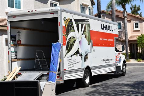 Uhaul alternative. The main factors are the total distance of your move and the size of the truck. Our research for this guide yielded an average price of $2,945 for a long-distance moving truck rental. Larger trucks generally cost more to rent. For example, a 10-foot truck can start around $30 daily for a local move, while a 20-foot truck may cost more than $100. 