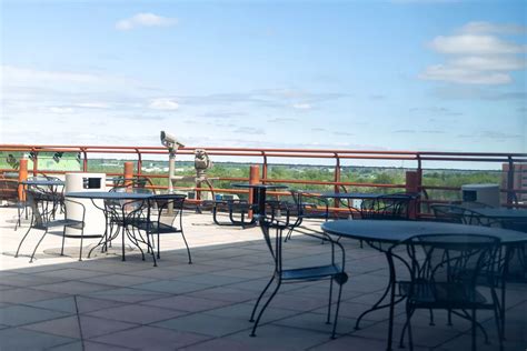 Uihc rooftop cafe. Bryant’s Off 6. 3 reviews and 3 photos of Atrium Dining Room "This would be a great place to go for lunch regardless, but the fact that it is located in a hospital makes it all the more better. There are three different stations: sandwiches, entrees, and a self serve salad bar. The quality of all the food at the Atrium is much higher than you ... 