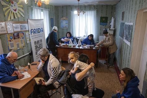 Ukraine: Volunteer specialist doctors run clinics near front