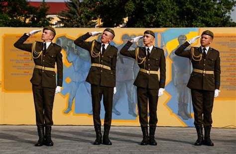 Ukraine’s military recruits need training. Only one of Europe’s …