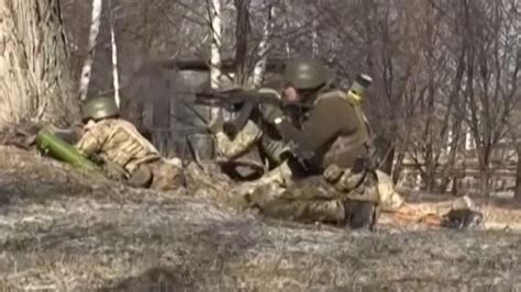 A video released by Ukraine's Ministry of Defence claims to show five Russian soldiers killed by the Ukrainian army in a border region. World News Edited by Anoushka Sharma Updated: November 17 ...
