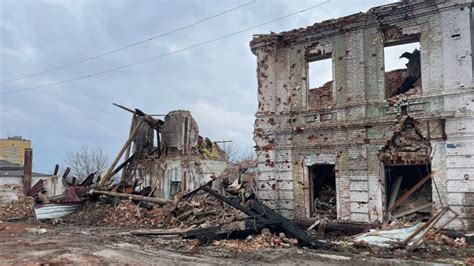 Ukraine orders evacuations from liberated city, as Russians creep closer again