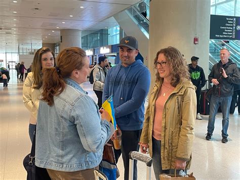 Ukrainian migrant arrives in Boston thanks to an army of volunteers