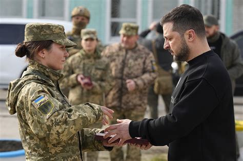Ukrainian president extends tour of war’s front-line areas
