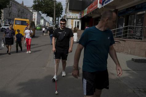 Ukrainian soldiers who were blinded in combat face the new battle of navigating the world again