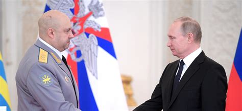 Ukrayna lideri Ukrayna askeri birliklerinin taze komutanını atıyor.
