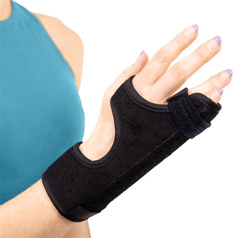 Ulnar gutter splint. Treatment of a metacarpal neck fracture is with a splint (eg, an ulnar gutter splint Ulnar gutter splint for fractures of the 4th or 5th metacarpal), usually for at least a few weeks. Whether reduction is needed before the splint is applied depends on the fracture. 