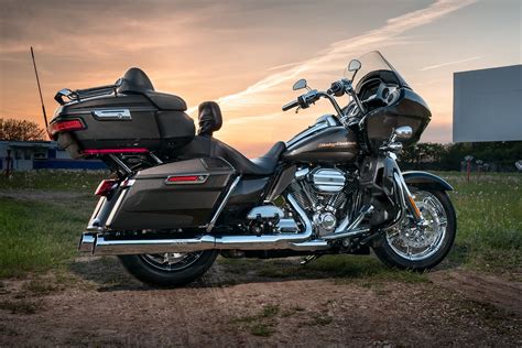 Ultra glide. The Ultra Limited is a premium touring bike with a Milwaukee-Eight 114 engine, infotainment, rider safety enhancements and more. Find out the pricing, features, … 