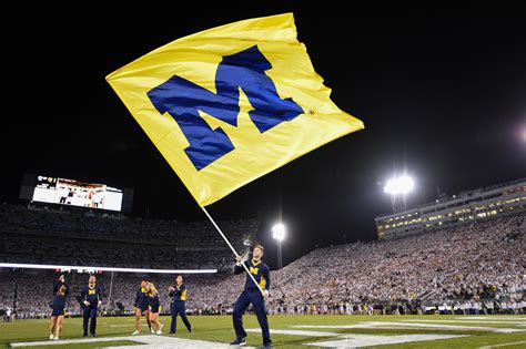 Umich vs washington. By NBC News. Michigan’s punishing running game and swarming defense ended in a 34-13 victory over Washington in the College Football Playoff final at NRG … 