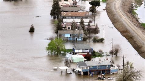 Un río atmosférico trae fuertes lluvias al centro y sur de California, la alerta de inundaciones aumenta a 23 millones de personas