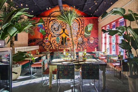 Jan 23, 2024 · Los Comales Mexican Bar & Grill. Está entre l