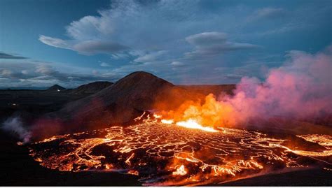 Un volcán entra en erupción en Islandia tras semanas de terremotos