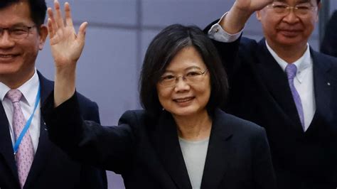 Una desafiante presidenta de Taiwán parte hacia Nueva York para iniciar un viaje por Centroamérica