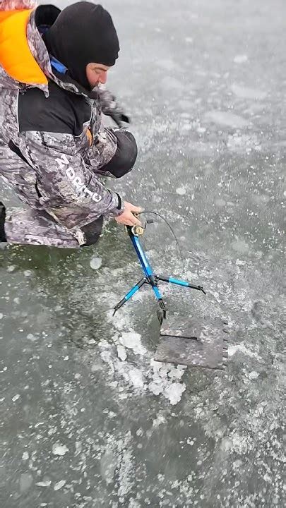 Uncle Larry′s hooked on ice