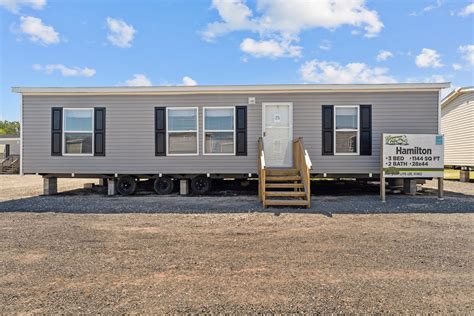 The The Ponderosa P-7603A is a 3 bed, 2 bath, 2