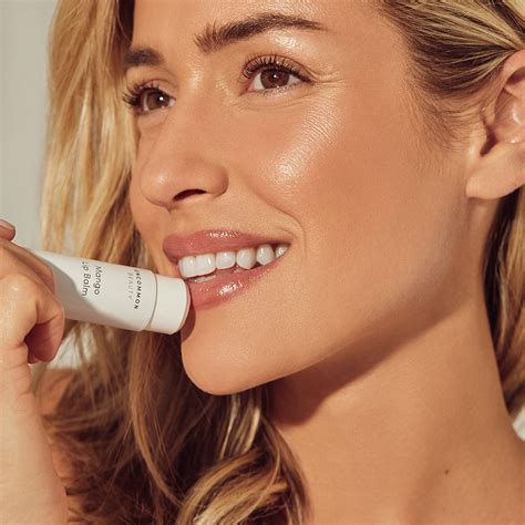 Uncommon beauty. May 14, 2021 · The five core Uncommon Beauty products comprise what Cavallari says is her current skin-care routine: an exfoliating powder cleanser, a peptide "nectar" (similar to a serum, but a little more ... 
