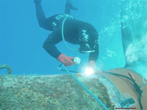 Under water welder. 23 Sept 2022 ... Underwater welders need advanced training and expertise to safely accomplish this sort of welding. Underwater welding has several risks, ... 