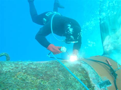 Underwater welder. Oct 10, 2017 ... Aside from the fact that it's a trade performed in sea settings and requires the use of various machinery – such as solderers or brazers – the ... 