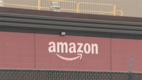 Unifor announces union drive for Amazon workers in Metro Vancouver