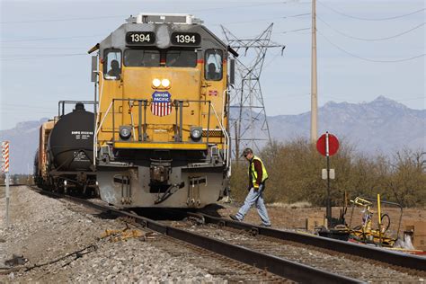 Union Pacific railroad to test 1-person crews in Colorado pilot