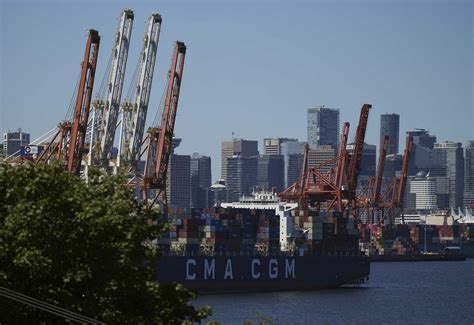 Union in Canadian province of British Columbia rescinds port strike notice after Trudeau meeting