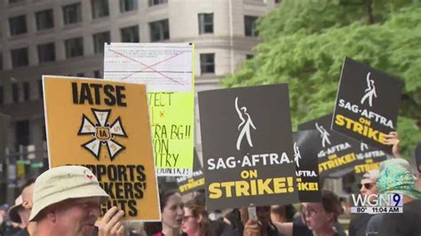Union members strike at Daley Plaza for actors and writers