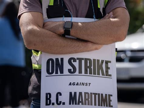 Union warns against Ottawa interfering in B.C. port workers strike as talks continue