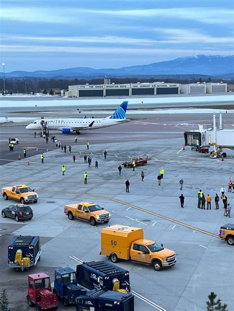 United Airlines flight heading into Burlington, VT investigated for potential threat