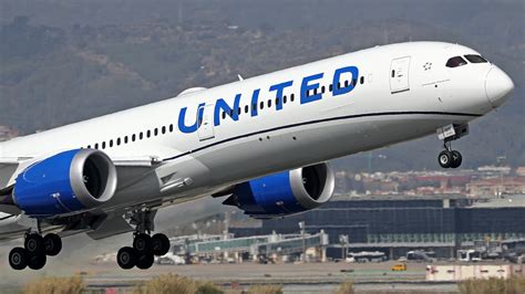 United Airlines pilots approve new contract; Southwest Airlines still in negotiations