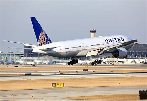United Airlines rolling out new boarding plan that lets passengers in economy window seats on first