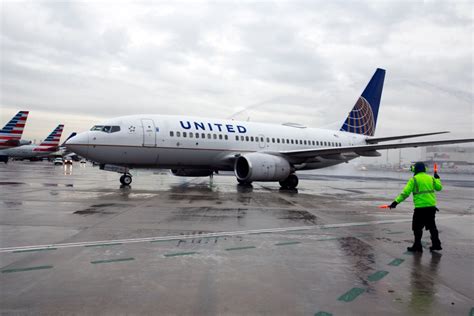 United Airlines temporarily suspends select Boeing 737 aircraft