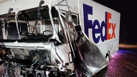 United Parcel Service、FedExは、fatal accidentのあったケンタッキー州の後、一時的にエアクラフトのフリートを休止させました。