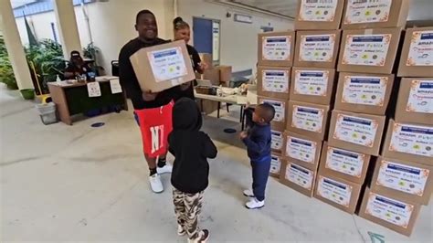 United Way Miami, Amazon team up to distribute over 2,000 meal kits to low-income families, vets