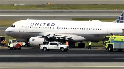 United airlines flight emergency landing. Things To Know About United airlines flight emergency landing. 