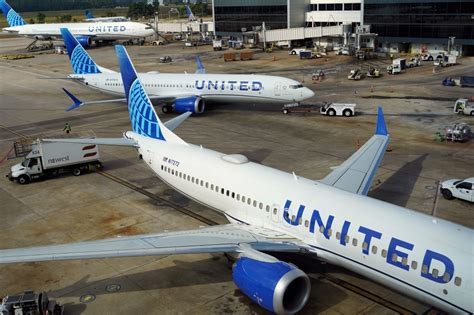 United flights resume after brief equipment outage