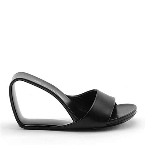 United nude. United Nude Sandals. United Nude sandals are made from sumptuous leather with clean lines for a pared-down, elegant look. The label's experimental aesthetic appears in the form of cut-out details and striking textured elements. These sliders at Farfetch embody innovative design, with iridescent accents and polished finishes adding an element of ... 