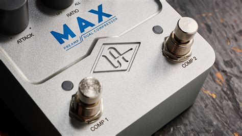 Universal Audio UAFX MAX Preamp + Dual Compressor Pedal