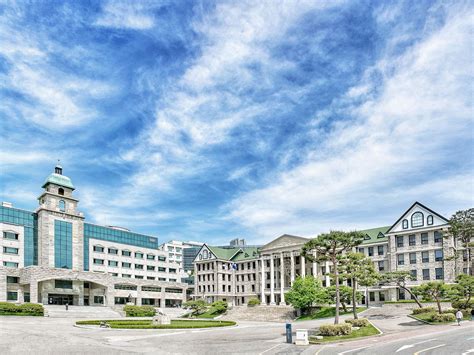 In 1939, Hanyang was the first university to provide engineering
