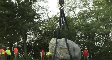 University of Wisconsin-Madison removes massive rock from campus af…