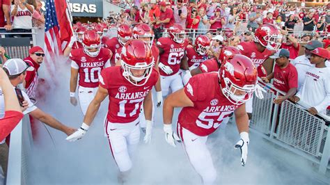 University of arkansas football. Jan 22, 2024 · FAYETTEVILLE, Ark. – The Razorbacks will hold walk-on tryouts for University of Arkansas enrolled students on Tuesday, February 6 at the Fred W. Smith Football Center. The tryout is only open to ... 