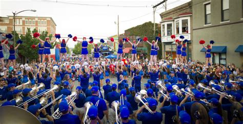Feb 28, 2022 · KU Alumni Association sets dates for Homecoming 2022 Mon, 02/28/2022 LAWRENCE — The University of Kansas will celebrate its 110th Homecoming Sept. 26-Oct.1, culminating in the KU football game against Iowa State Oct. 1 in David Booth Kansas Memorial Stadium. 