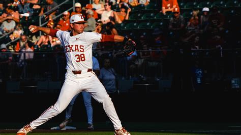 University of texas vs kansas. Sep 28, 2023 · 0:45. Texas will host Kansas at home on Saturday in the battle of two undefeated Big 12 teams. The Longhorns throttled Baylor last Saturday 38-6, keeping their hot start to the season alive ... 