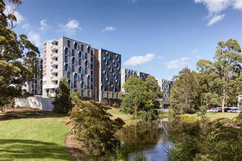 University of Wollongong ... UOW has forged a distinctive identity among Australian and international universities, standing apart from sector categories. An .... 